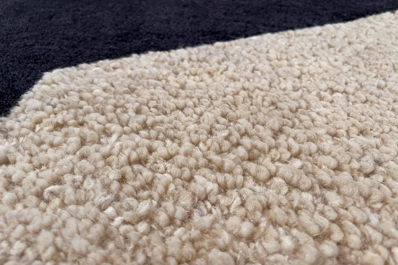 Tapis Limaa col noir & blanc