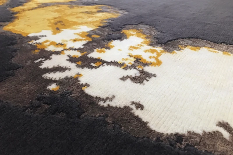 Tapis Behind or d'ambre