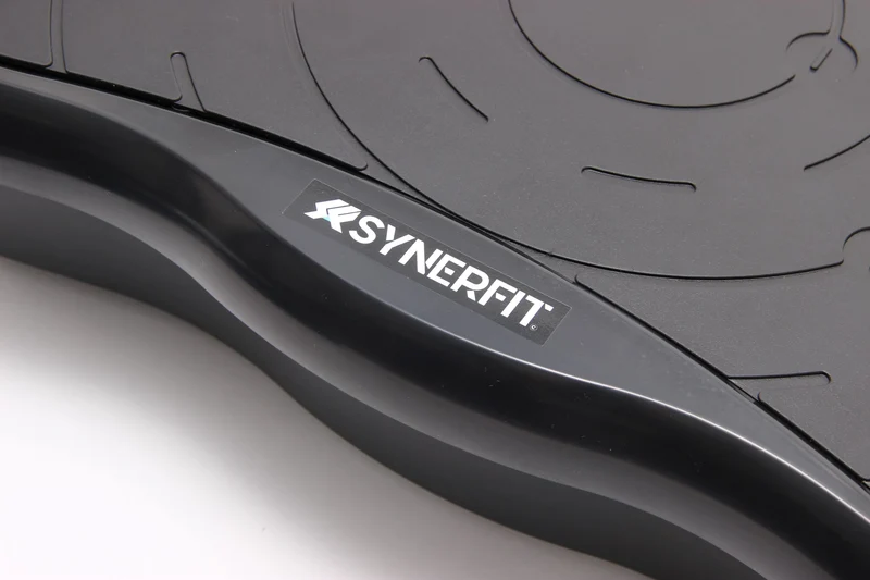 Plateforme vibrante SYNERFIT de remise en forme modèle Powerfit 53 x 32 x 100 cm avec poignée colorie Noir