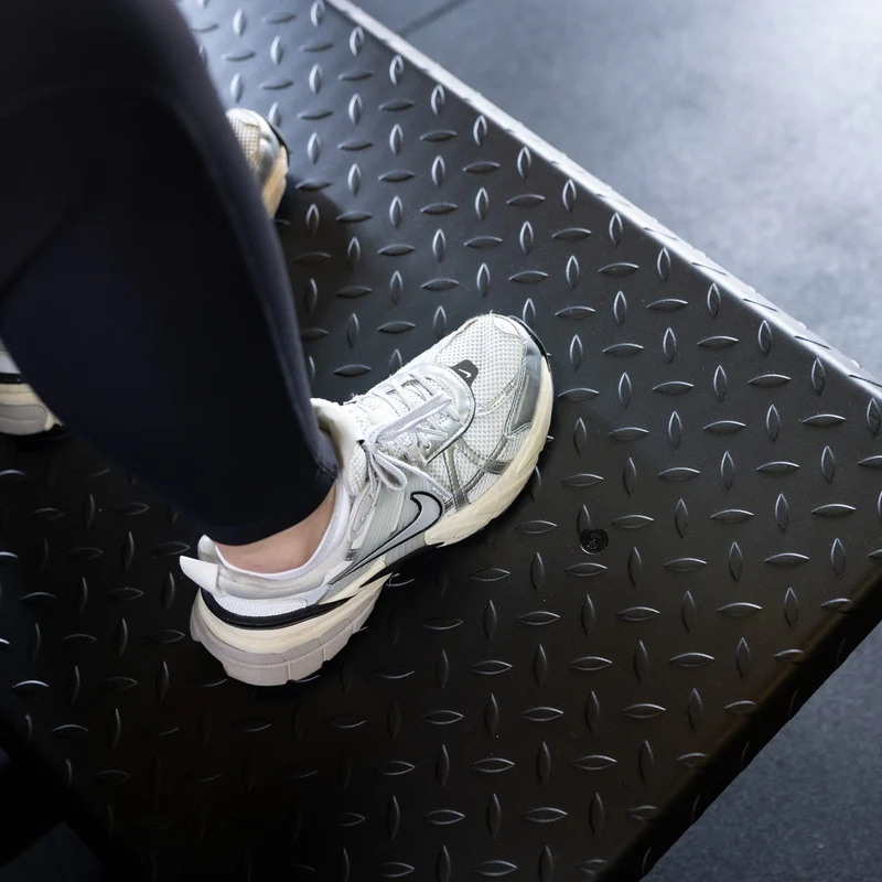 Plate Loaded Hip Thrust Machine