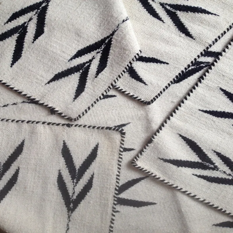 Tapis noir et blanc Apache
