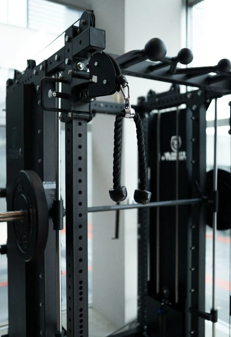 Smith Machine Multifonctionnelle B500 PRO - Machine Smith Commerciale à Double Poulie + Rack