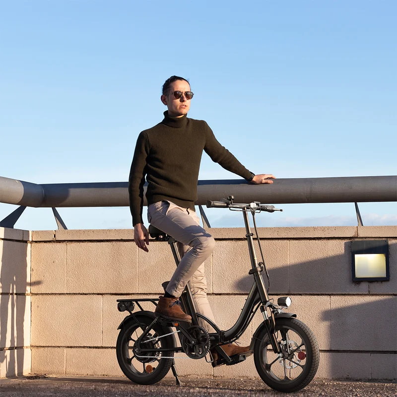 iScooter Vélo électrique pliable avec cadre bas U4