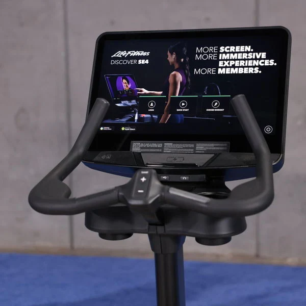 Life Fitness Club Series + Upright Bike with SE4HD Console