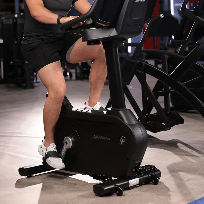 Life Fitness Club Series + Upright Bike with SE4HD Console
