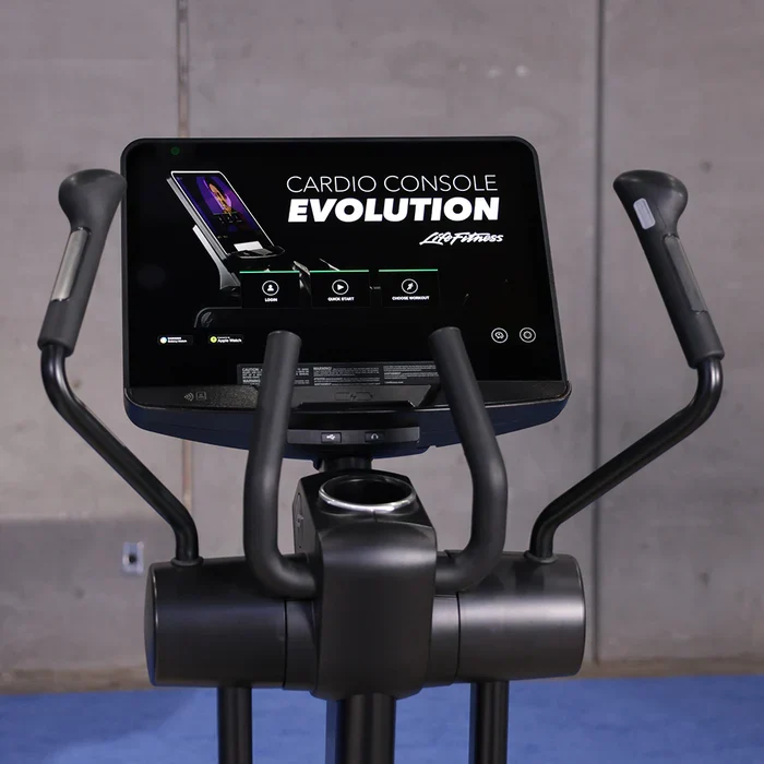 Life Fitness Club Series + Elliptical Cross Trainer with SE4HD Console