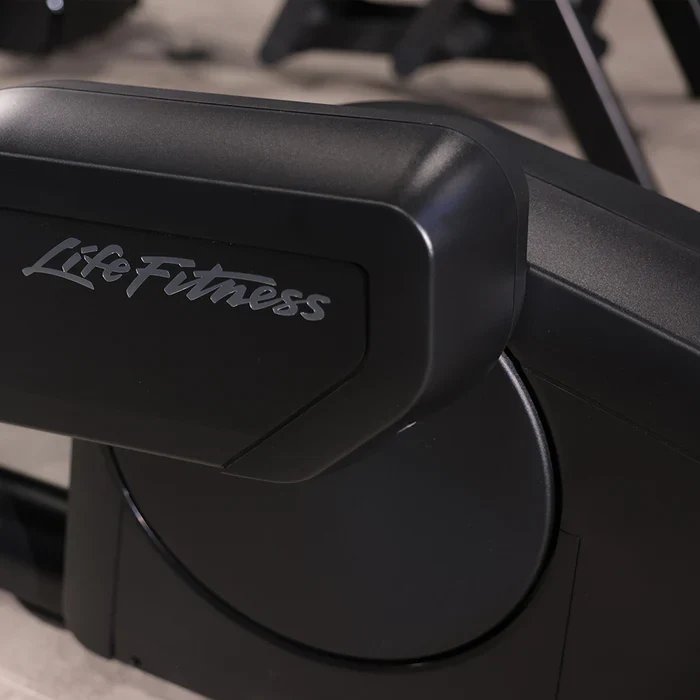Life Fitness Club Series + Elliptical Cross Trainer with SE4HD Console