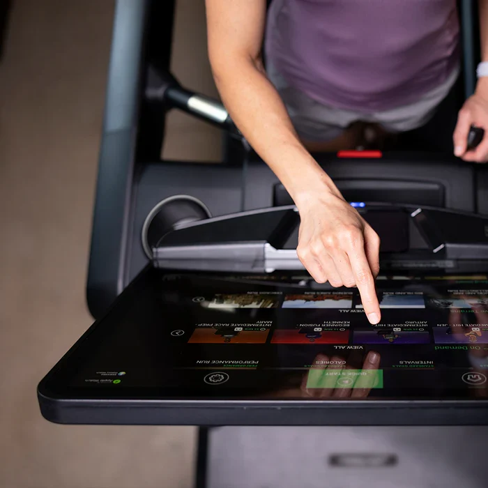 Life Fitness Club Series +Treadmill with SE4HD Console
