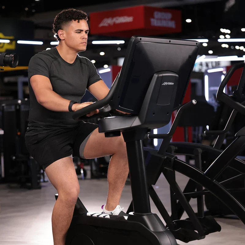 Life Fitness Club Series+ Upright Lifecycle® Bike