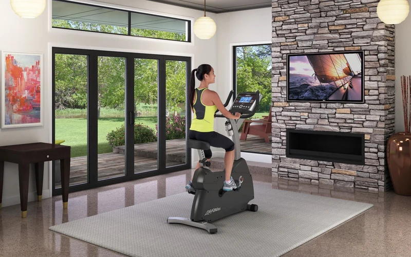 Life Fitness C1 Upright Bike with Go Console