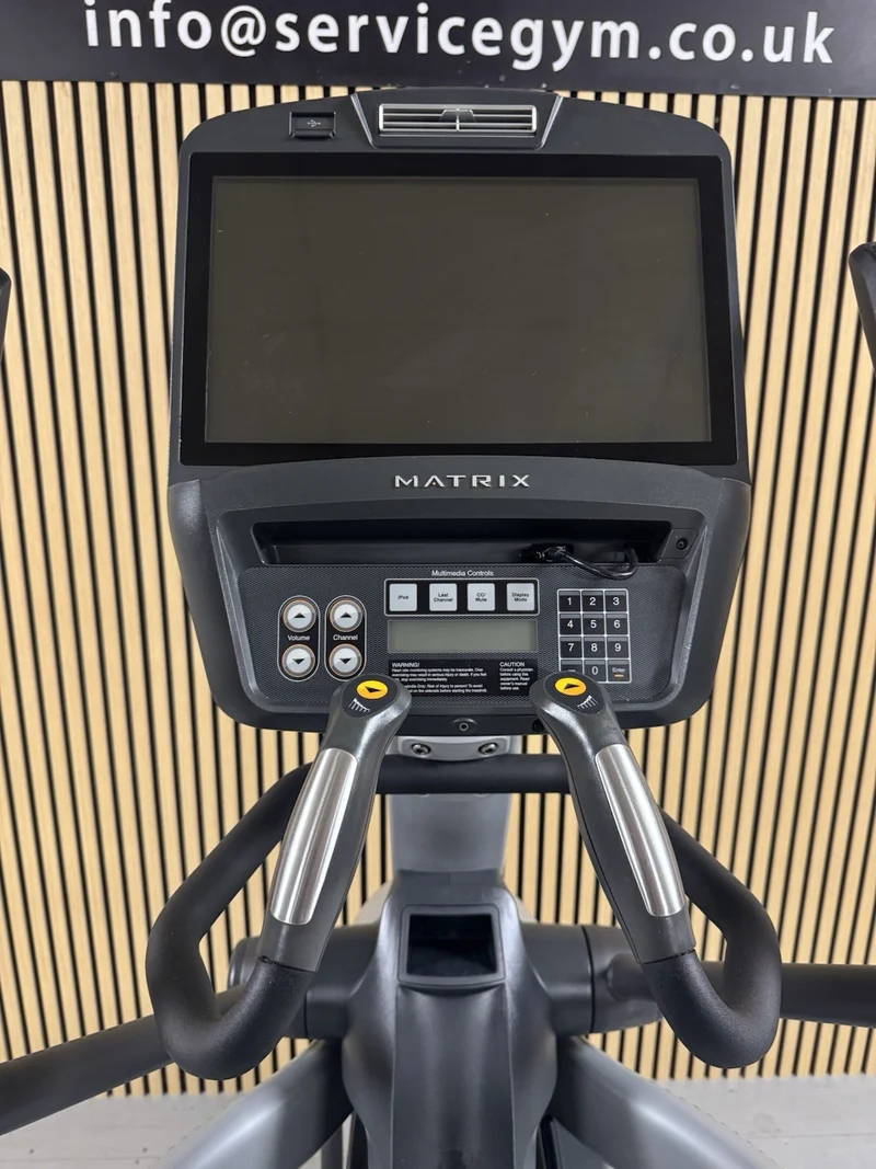 Matrix E7xi Elliptical Cross Trainer