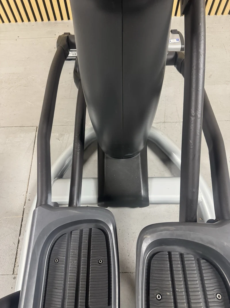 Matrix E7xi Elliptical Cross Trainer