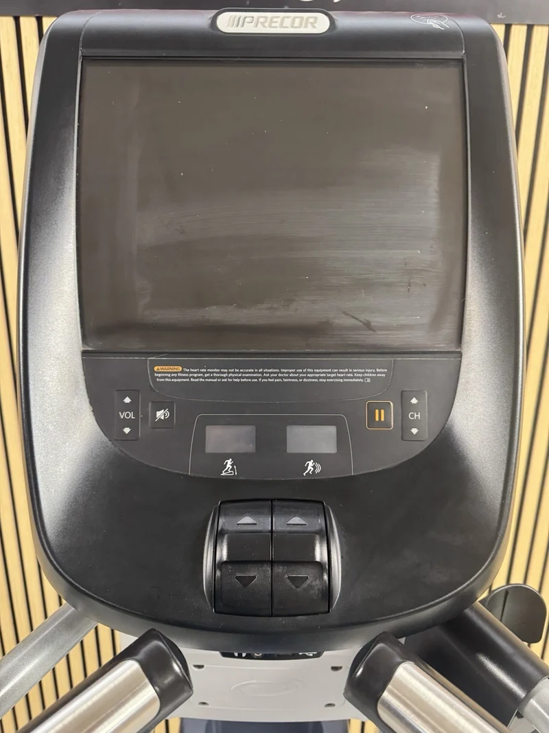 Precor EFX 885 Cross Trainer With P82 Console