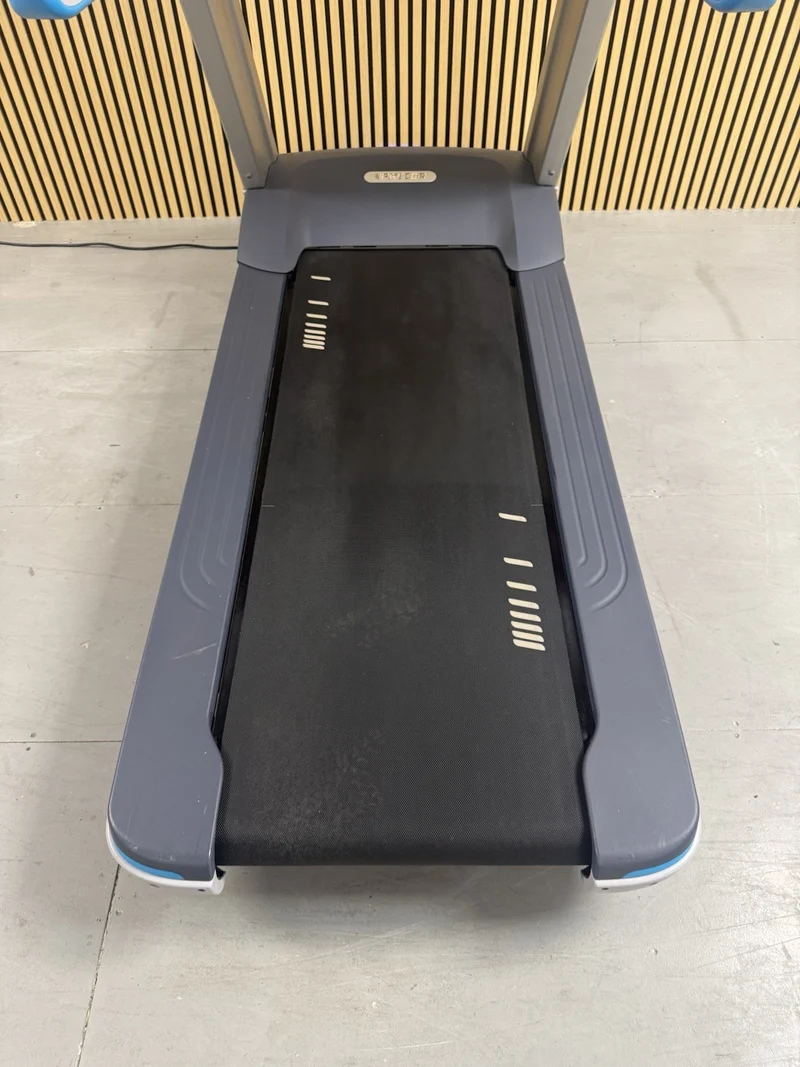 Precor Treadmill 885 Series with P82 Console