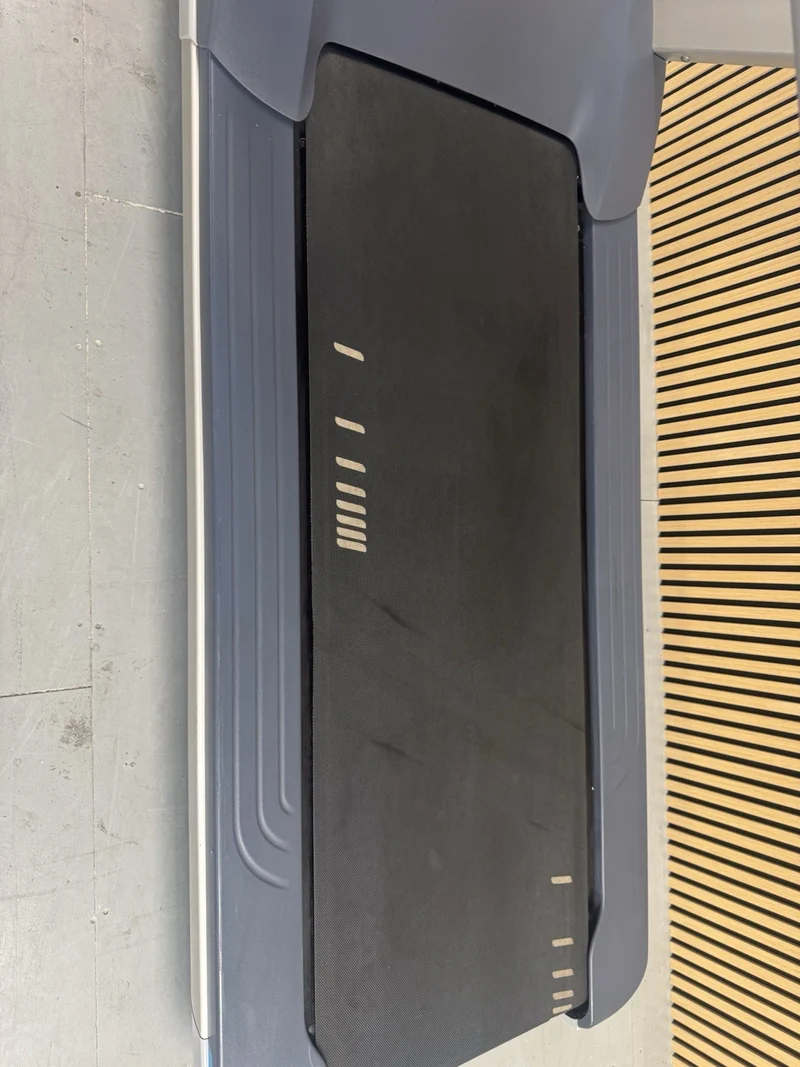 Precor Treadmill TRM 835 Series With P30 LED Console