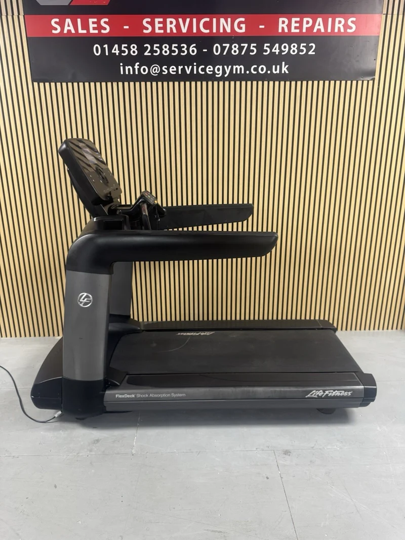 Life Fitness 95T Treadmill With Explore Console