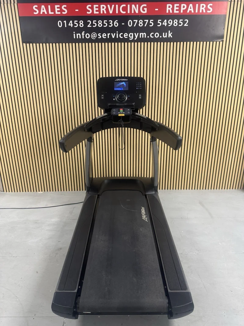 Life Fitness 95T Treadmill With Explore Console