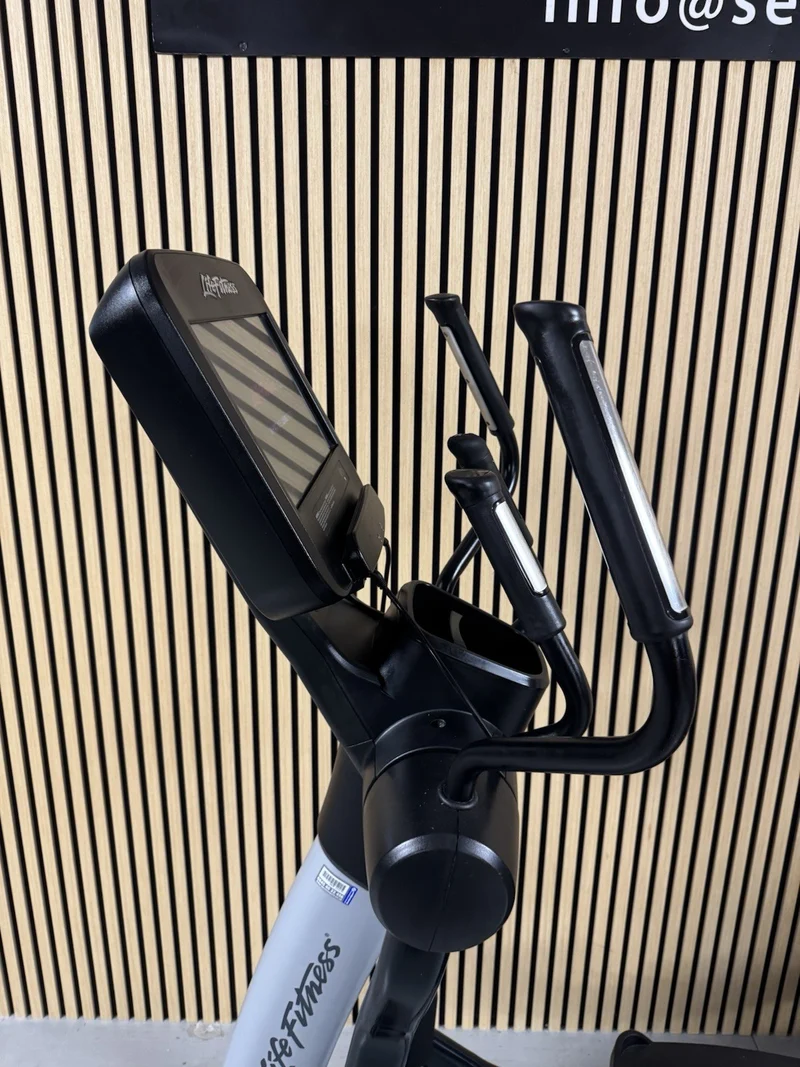 Life Fitness 95X Discover Cross Trainer With SE Console