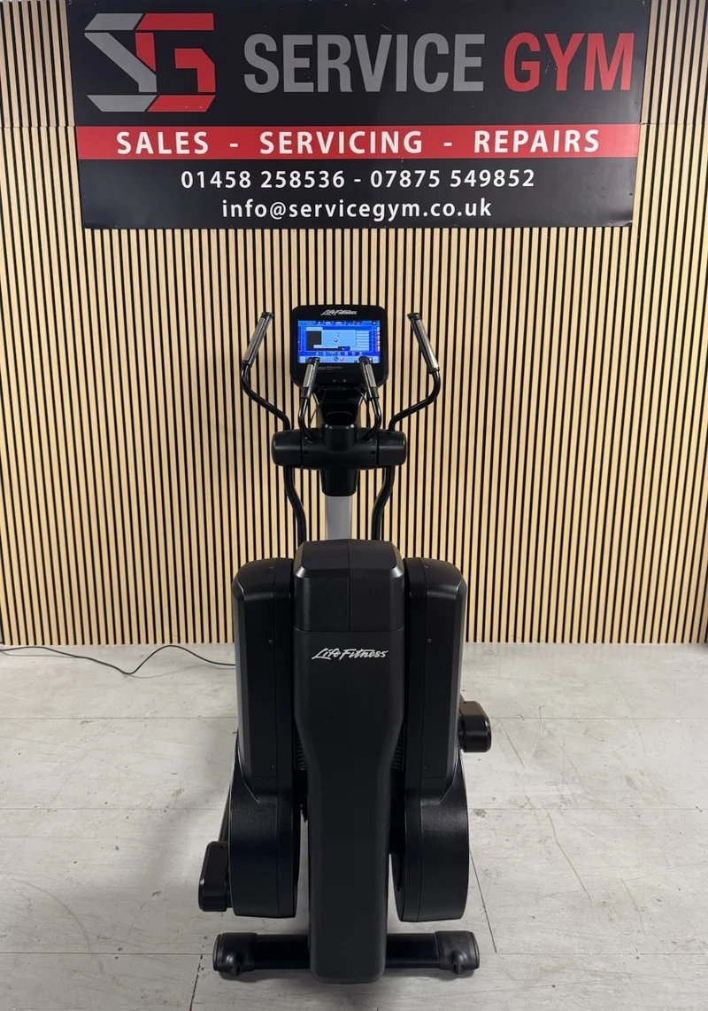 Life Fitness 95X Discover Cross Trainer With SE Console