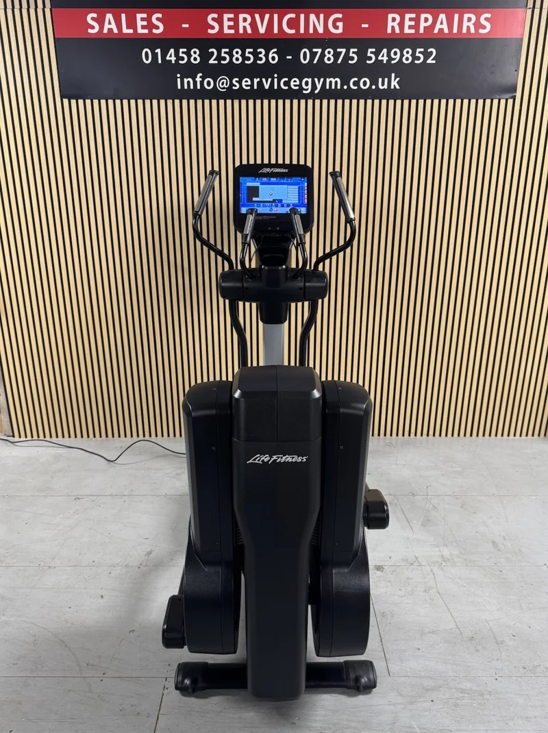 Life Fitness 95X Discover Cross Trainer With SE Console