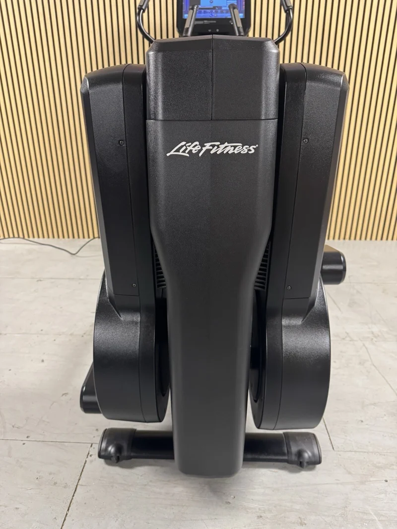 Life Fitness 95X Discover Cross Trainer With SE Console