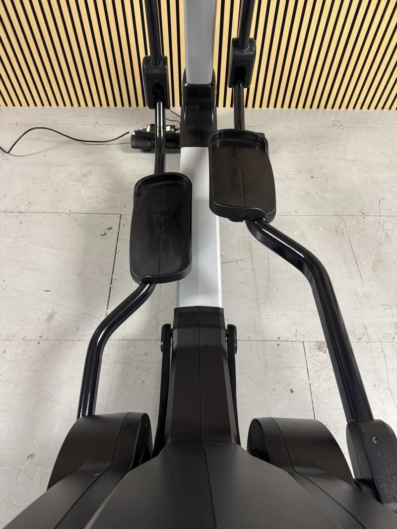 Life Fitness 95X Discover Cross Trainer With SE Console